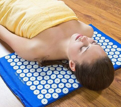 Ang aplikante sa Kuznetsov nga adunay cervical osteochondrosis